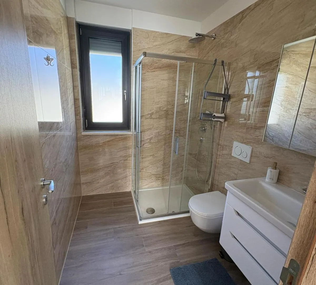Villa Green S Bazenom Μεντουλίν