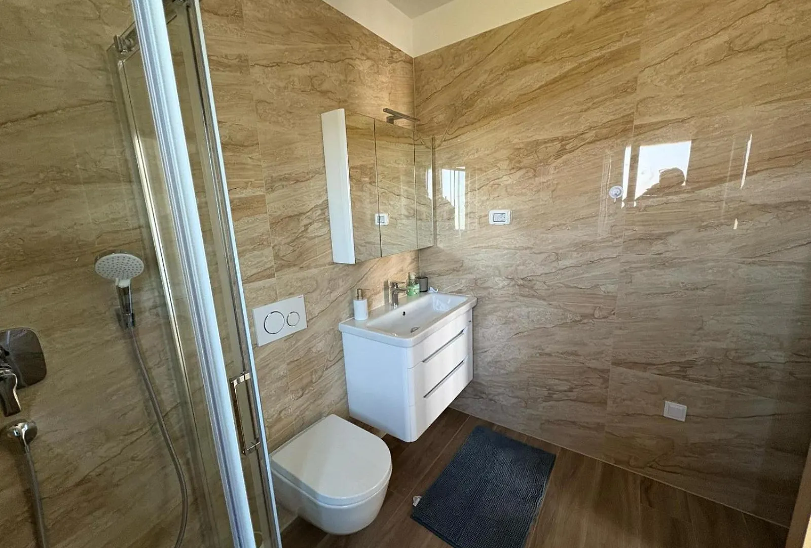 Villa Green S Bazenom Μεντουλίν