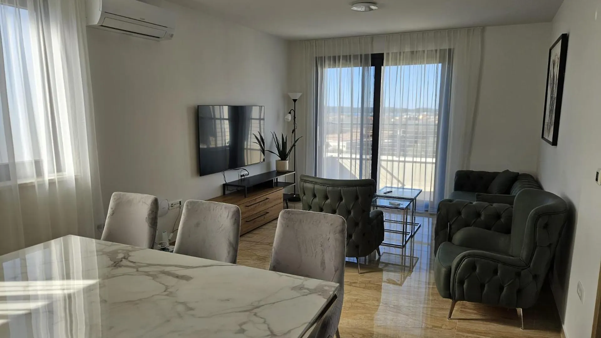 Villa Green S Bazenom Μεντουλίν