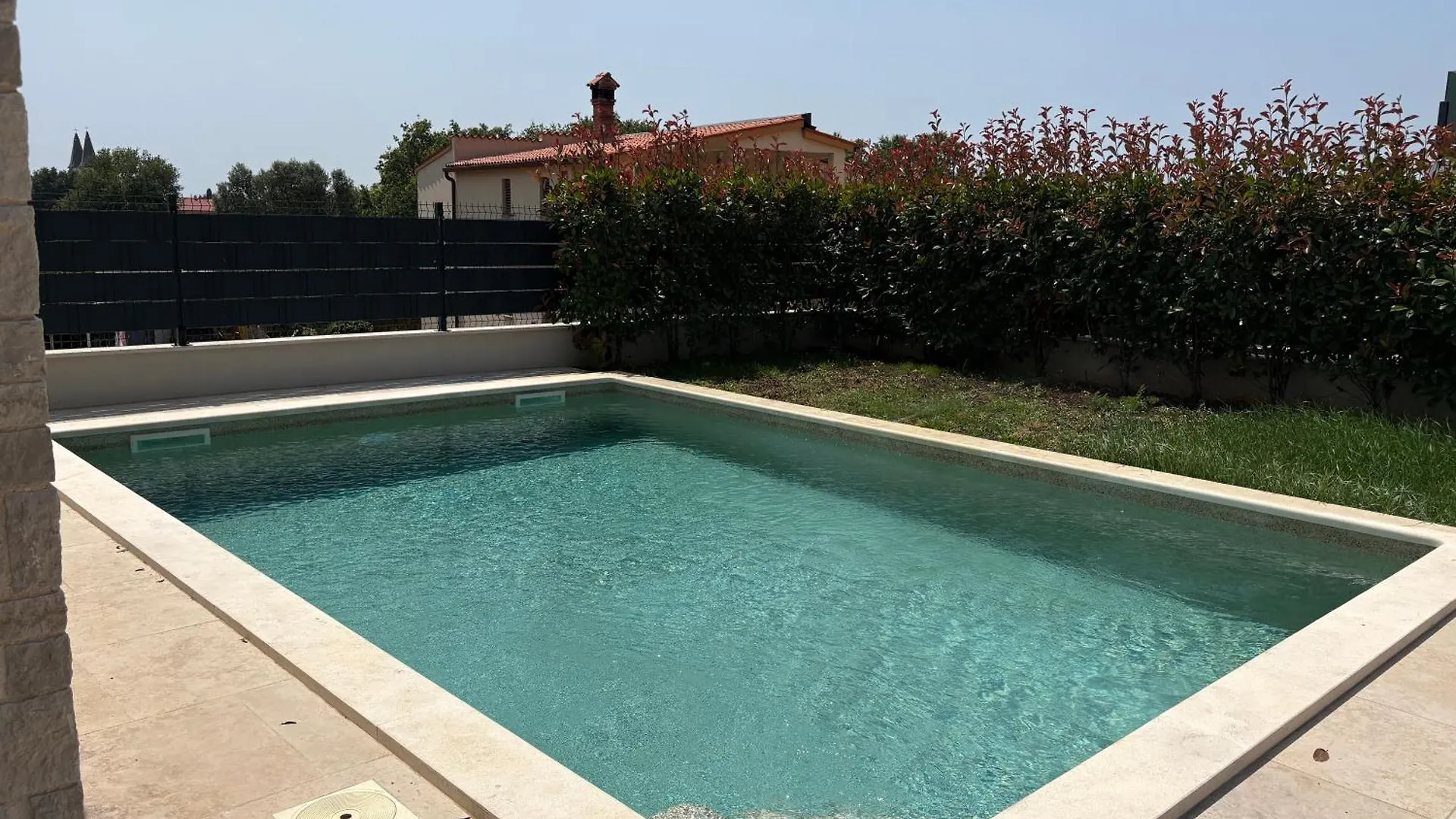 Villa Green S Bazenom Μεντουλίν