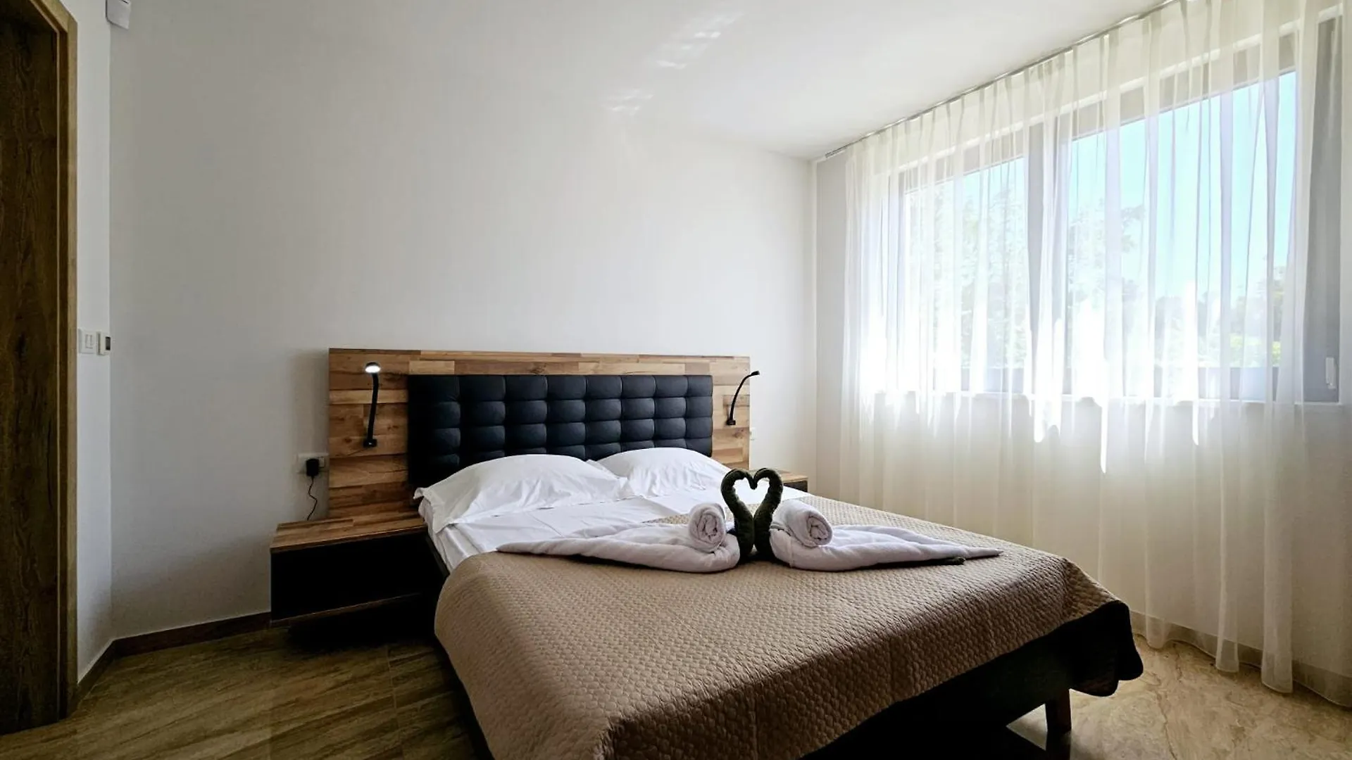 Villa Green S Bazenom Μεντουλίν
