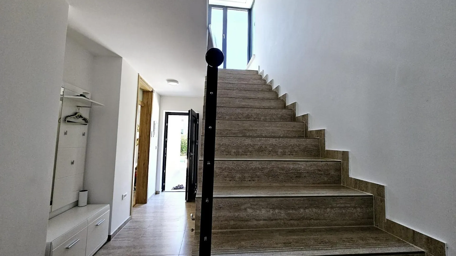 Villa Green S Bazenom Μεντουλίν